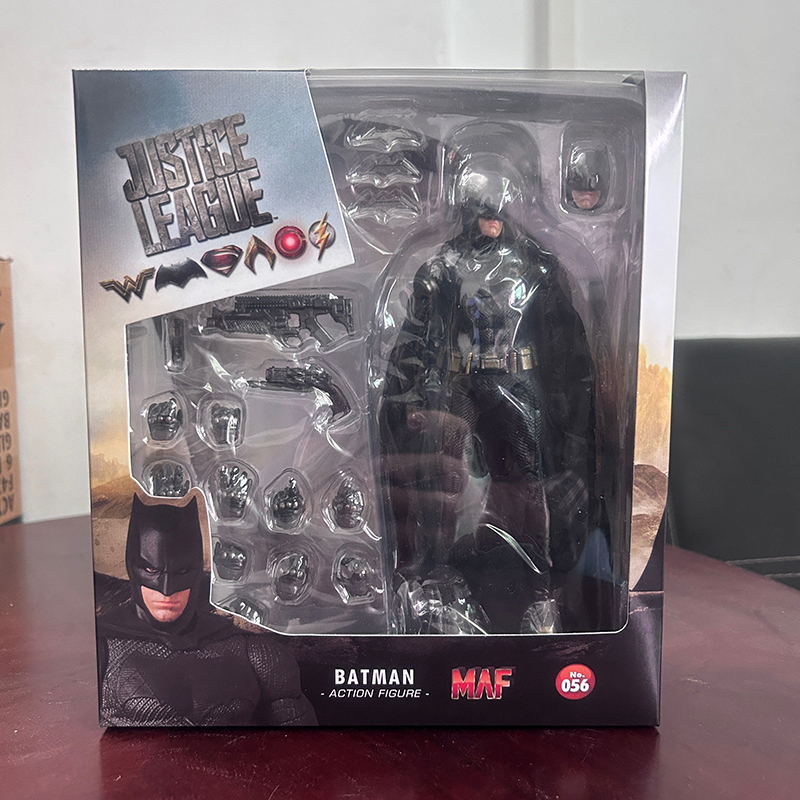 Figure Justice League Bruce Wa - Model Kit Eva 01 avaliação e preço