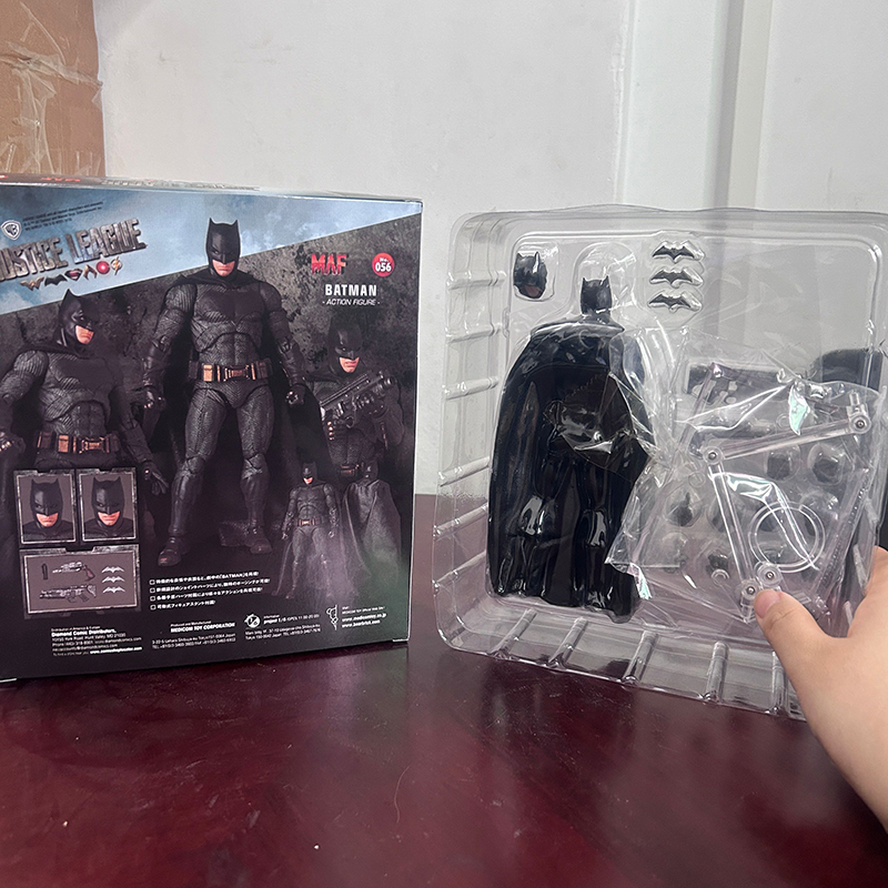Figure Justice League Bruce Wa - Model Kit Eva 01 avaliação e preço